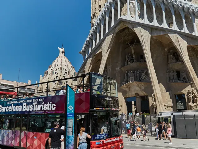 Sagrada Familia + Hopon hop off Bus