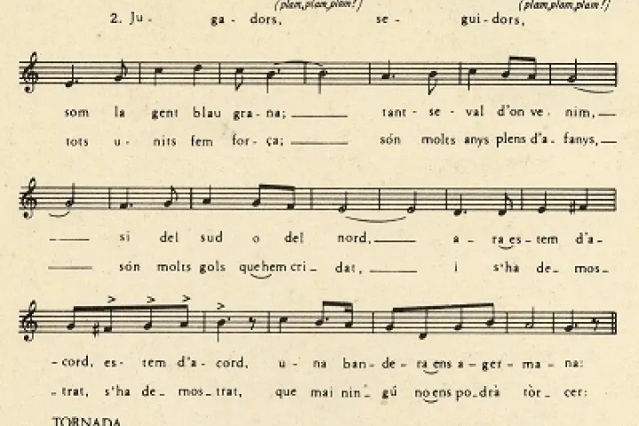 Partitur des Cant del Barça auf vergilbtem Papier, mit der Melodie, den beiden Strophen auf Katalanisch und dem Refrain.