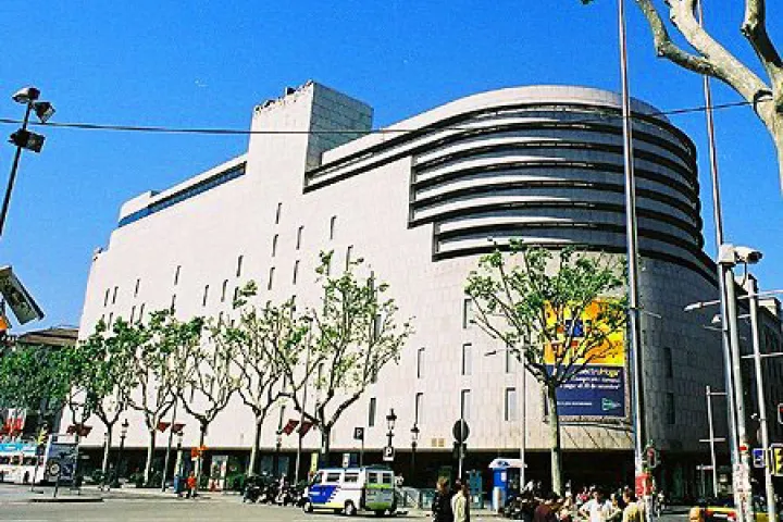 Fachada del gran almacén El Corte Inglés de Plaça de Catalunya.