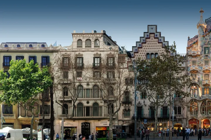 Panorama des Blocks der Zwietracht: Casa Lleó Morera, Casa Amatller und Casa Batlló entlang des Passeig de Gràcia