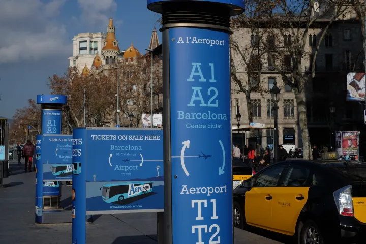 Placa do ponto de parada Aerobús A1 e A2 em direção ao aeroporto