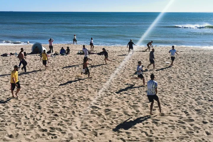 A game of ultimate on the sand of Nova Mar Bella Beach