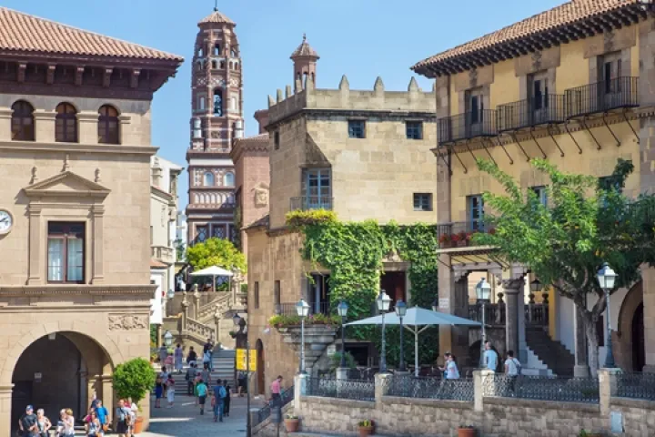 The Utebo Tower and the façades of Poble Espanyol seen from the square