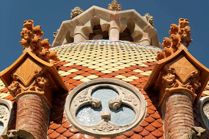Recinto modernista di Sant Pau, Dettaglio di mosaici