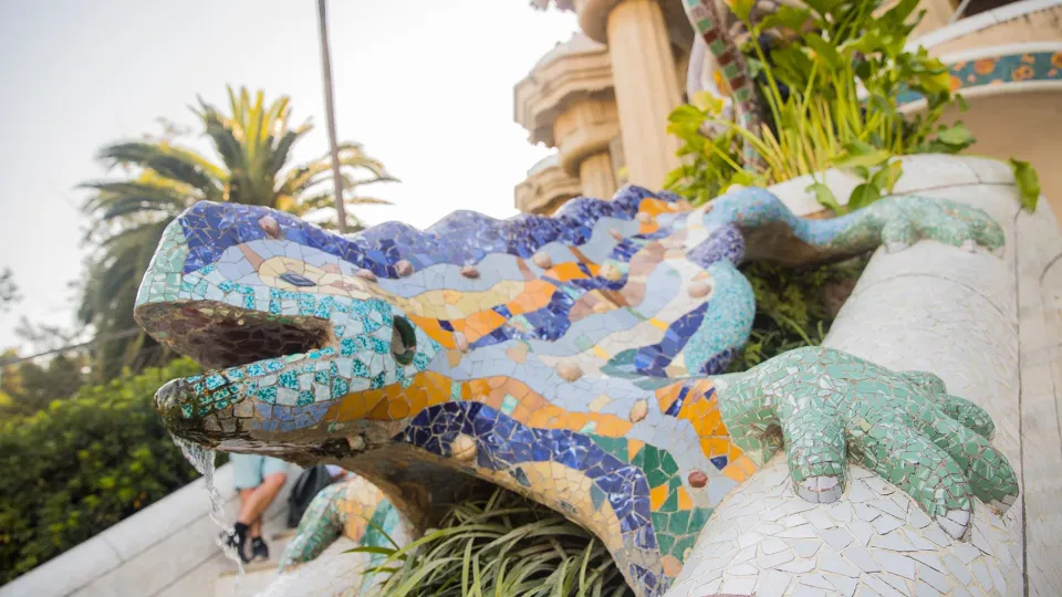 La salamandra in trencadís della scalinata del Parc Güell