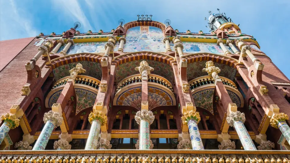 Palau de la Música Catalana - Die Fassade aus roten Ziegeln
