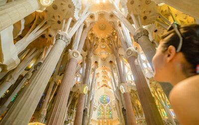 Sagrada Familia Guided Tour !
