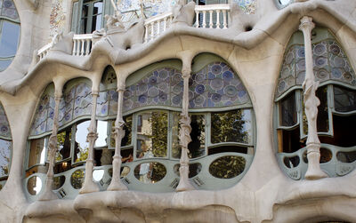 How to visit L'Eixample in Barcelona?